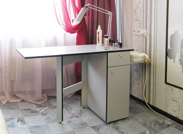 Маникюрный стол: технология изготовления в домашних условиях